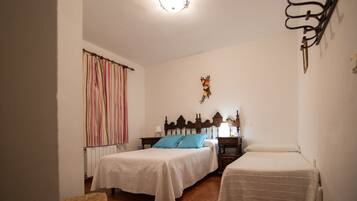 13 bedrooms, Egyptian cotton sheets, premium bedding, iron/ironing board