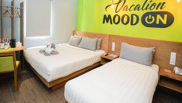 Habitación familiar | Escritorio, sistema de insonorización, wifi gratis