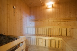 A sauna with wooden walls and benches. - A4 COZY Atlantis Family Suites 4-6pax-Pool View-Jonker (Malacca City)
