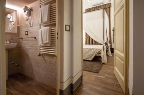 Double Room | Individually decorated, individually furnished, free WiFi, bed sheets - B&B Pisa Tower (Pisa)