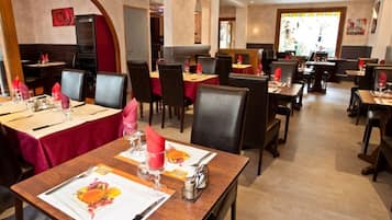 Déjeuner et dßner servis sur place