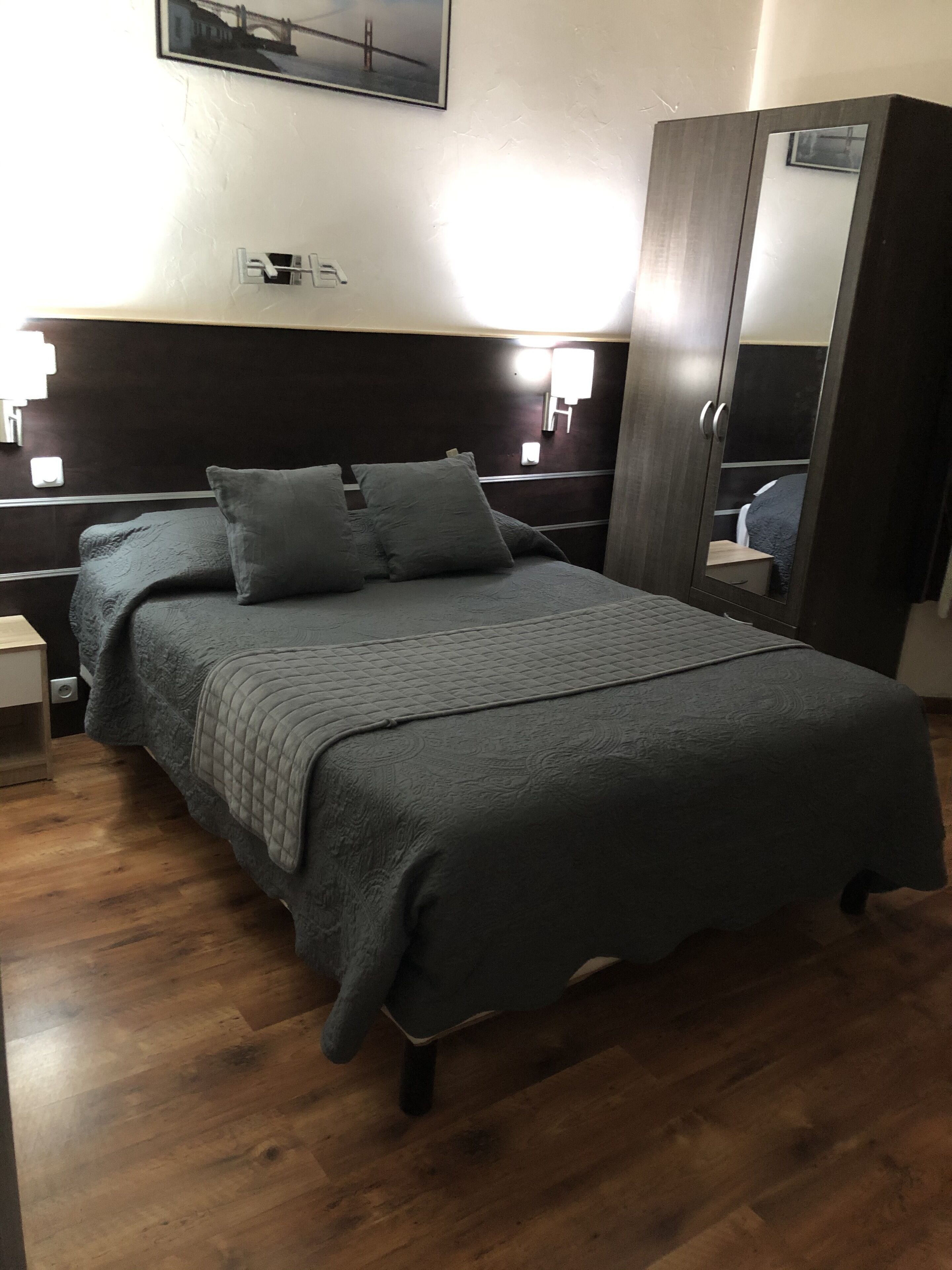 Decoración personalizada, muebles diferentes y escritorio 