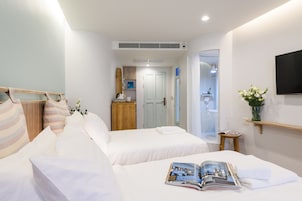 Premium bedding, in-room safe, desk, laptop workspace