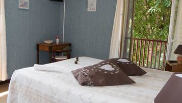 Doppelzimmer, Bergblick | Bügeleisen/Bügelbrett, kostenlose Babybetten, kostenlose Zustellbetten