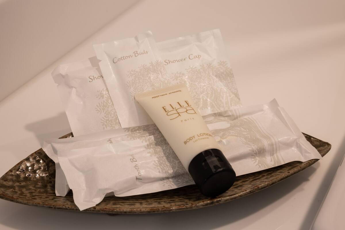 separate bathtub and shower, deep-soaking bathtub, free toiletries