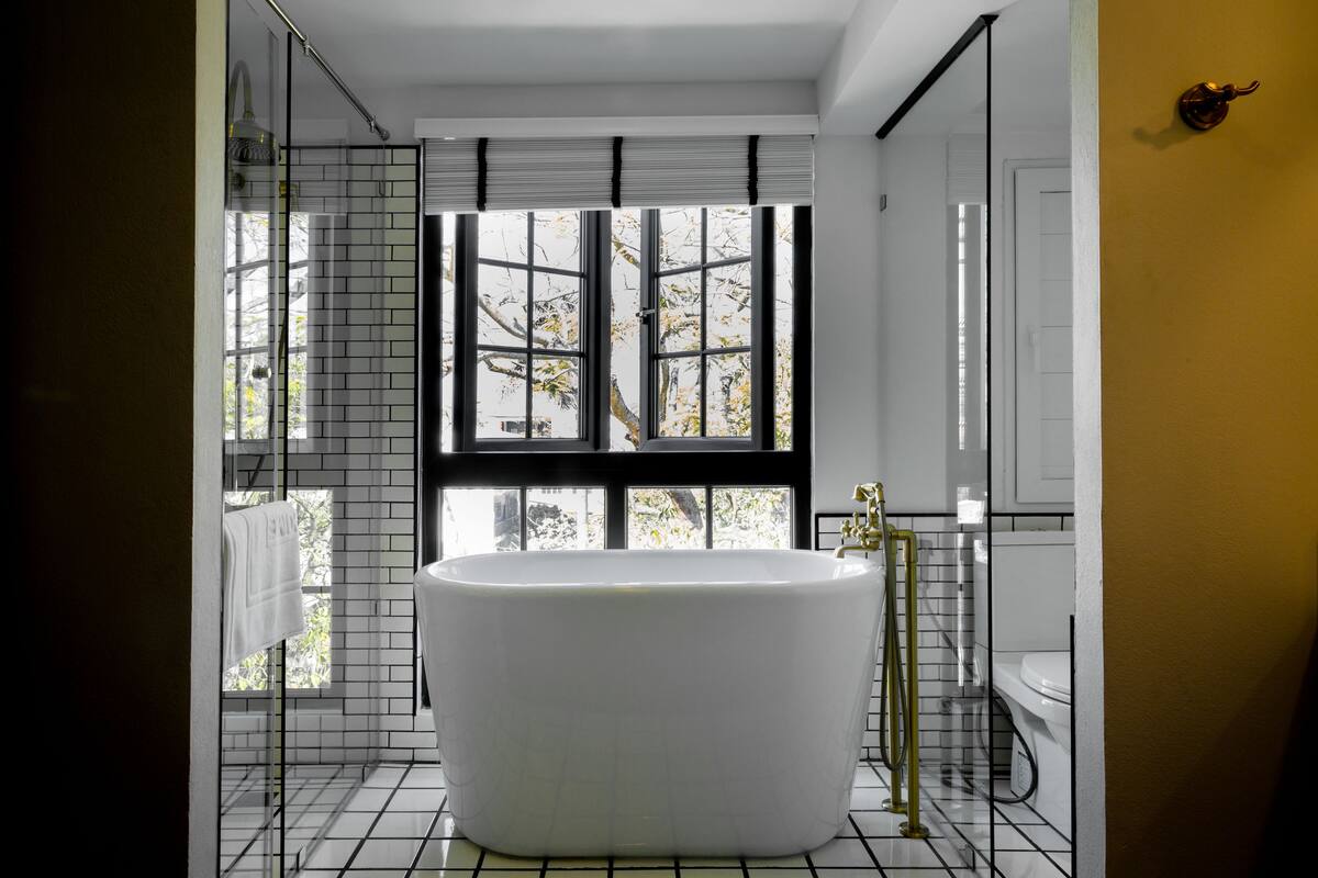 separate bathtub and shower, deep-soaking bathtub, free toiletries