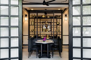 Daily cooked-to-order breakfast (THB 500 per person)