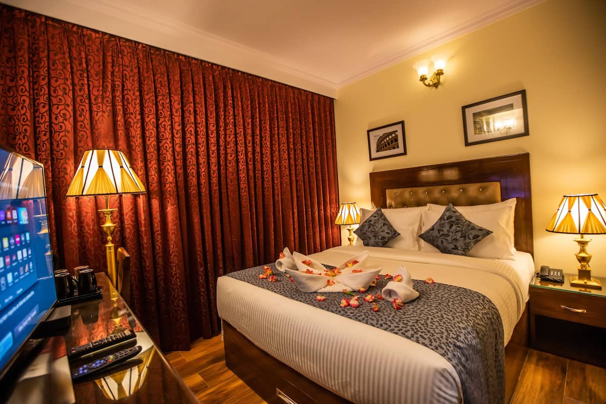 Quarto standard, 1 cama de casal, para não fumantes, vista para a cidade | Roupas de cama de algodão egípcio, roupas de cama premium