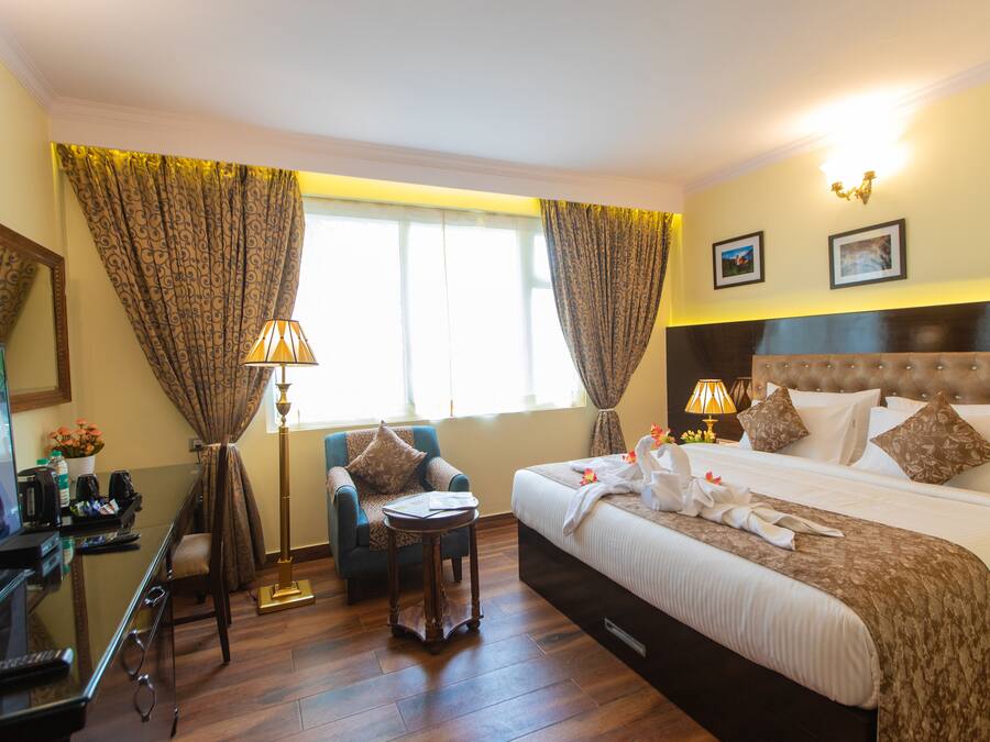 Habitación superior, 1 habitación, no fumadores, vistas a la ciudad | Sábanas de algodón egipcio y ropa de cama de alta calidad