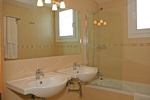 Apartamento, suíte | Banheiro