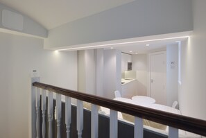 Lower ground floor Single Studio | 客廳 | 平面電視、加熱地板