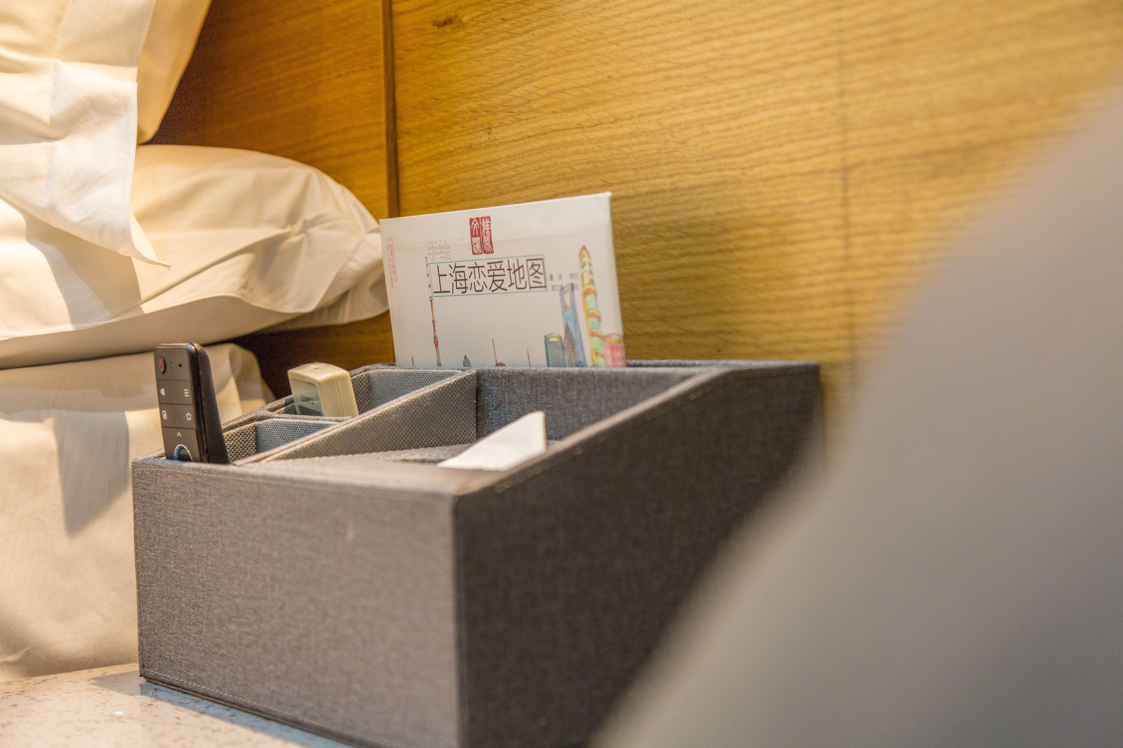 standard room, 1 double bed, non smoking | premium bedding, down duvets, pillow-top beds, in-room safe