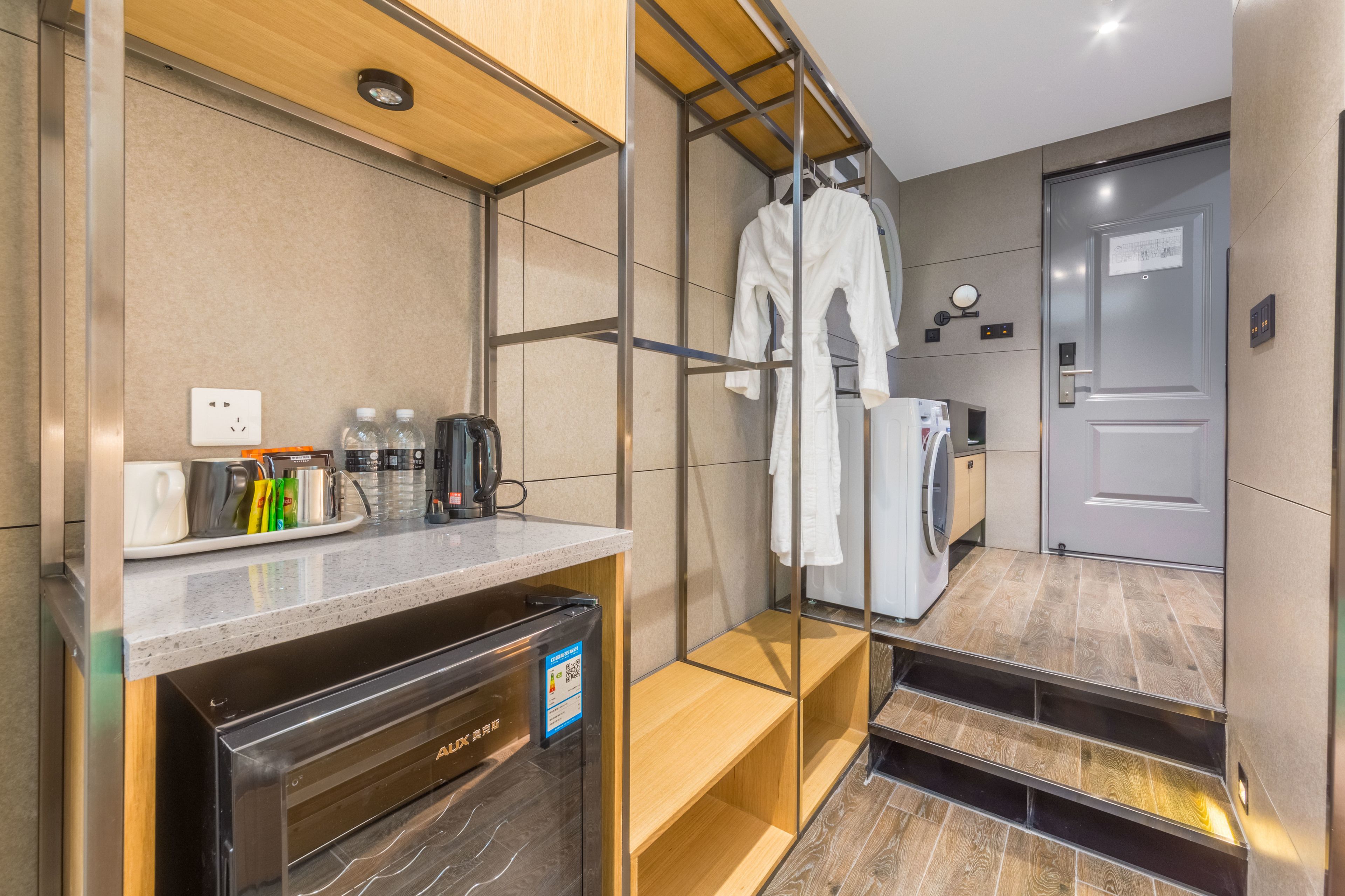 senior room, 1 double bed, non smoking | premium bedding, down duvets, pillow-top beds, in-room safe