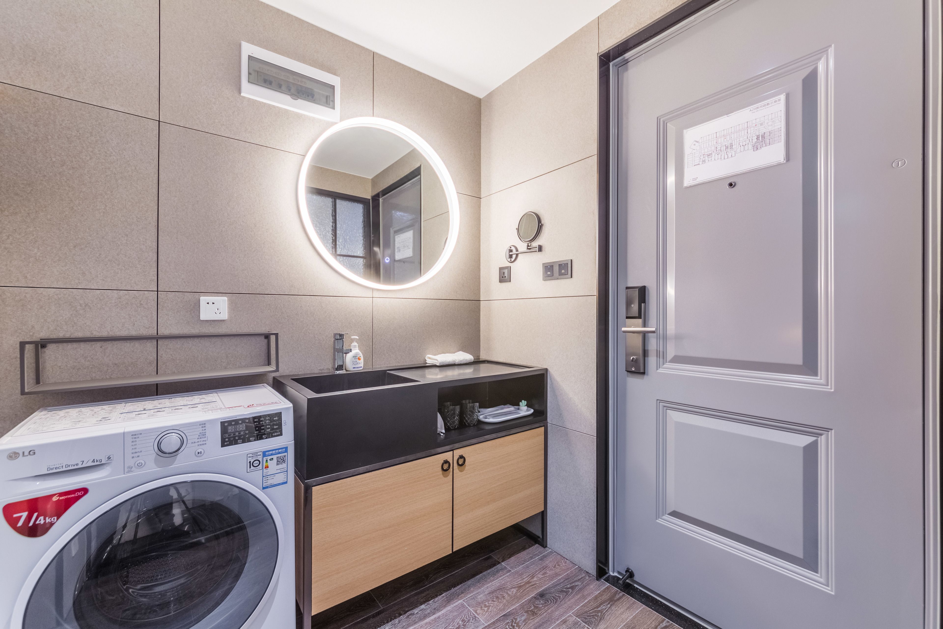 senior room, 1 double bed, non smoking | premium bedding, down duvets, pillow-top beds, in-room safe