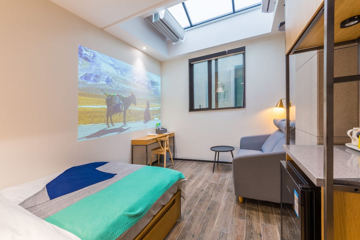 Habitación sénior, 1 cama doble, no fumadores | Ropa de cama de alta calidad y edredones de plumas