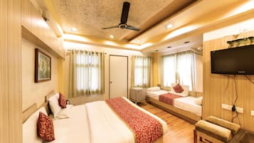 Quarto casal premium (AC) | 1 quarto, escrivaninha, camas extras/dobráveis (sobretaxa)