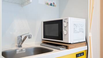 Kamar Double, Bebas Asap Rokok | Dapur kecil pribadi | Lemari es, microwave, kompor, dan ketel listrik