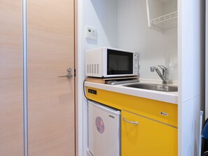 家庭客房, 非吸煙房 | 私人廚房 | 電冰箱、微波爐、爐台、電熱水壺