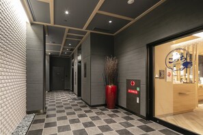 Property entrance - JR WEST GROUP VIA INN HAKATAGUCHI EKIMAE (Fukuoka)