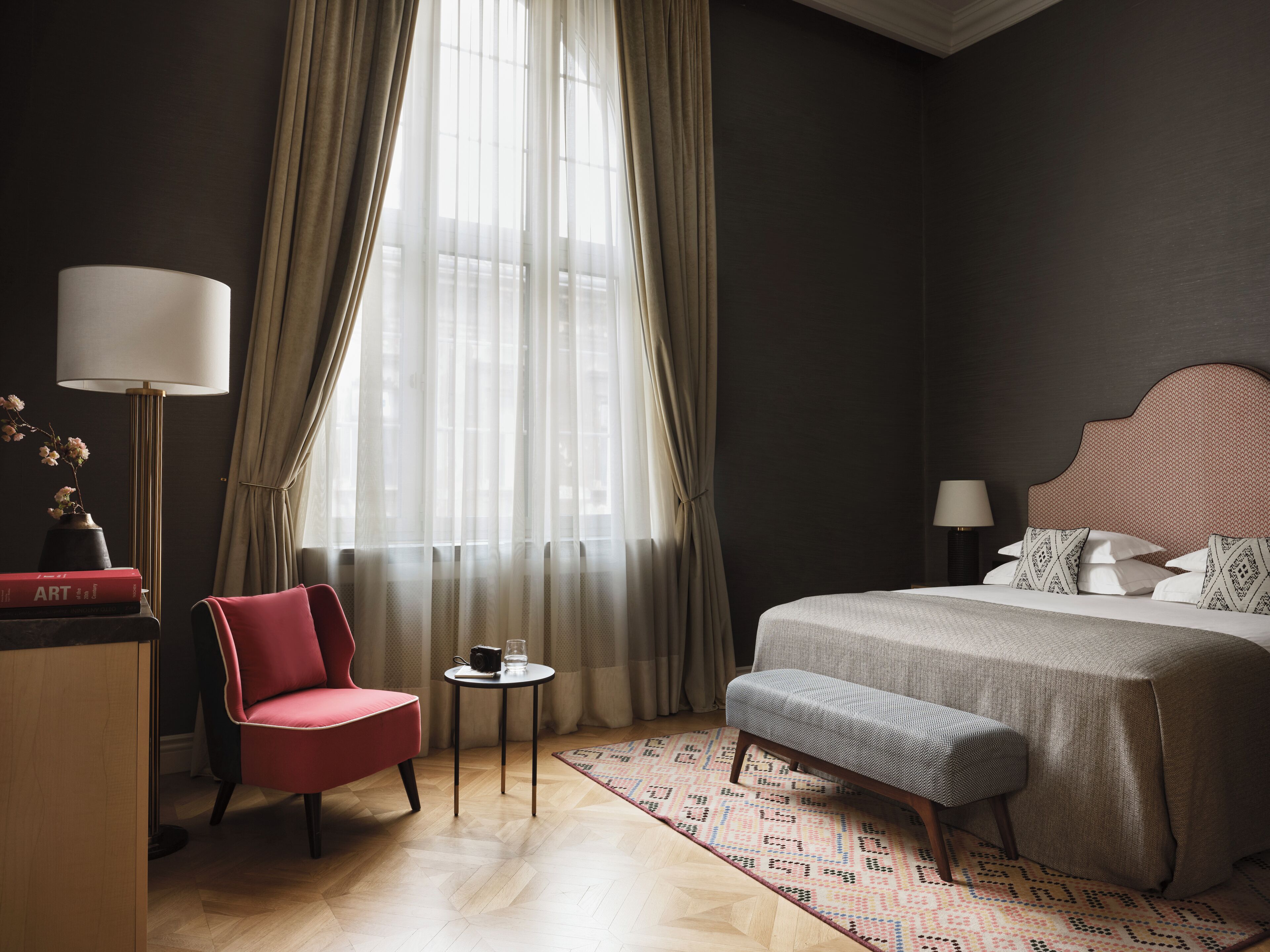 Rom – superior | Minibar, safe på rommet, skrivebord og skrivebord for bærbar PC