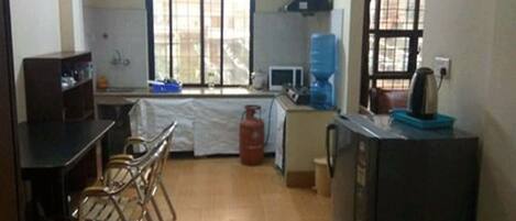 Fridge, microwave, stovetop, cookware/dishes/utensils