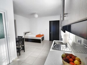 Soundproofing, free WiFi, bed sheets