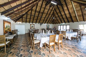 Se sirven desayunos, comidas y cenas 