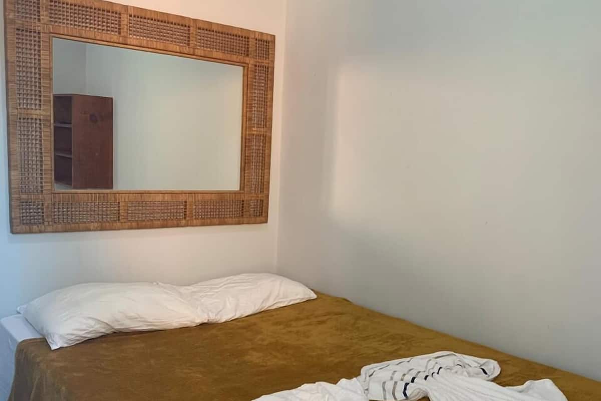 Minibar, blackout curtains, free WiFi, bed sheets