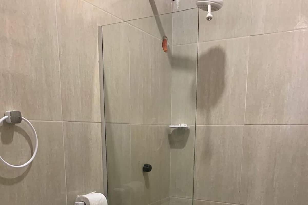 Shower, towels