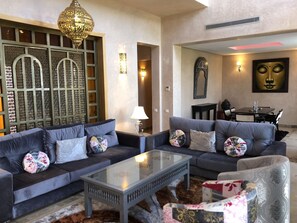 Vila Comfort, Bebas Asap Rokok | Area keluarga | TV layar datar