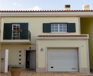 Free self-parking - Oak Tree Villa (Setubal)