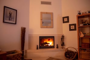Flat-screen TV, toys - Oak Tree Villa (Setubal)