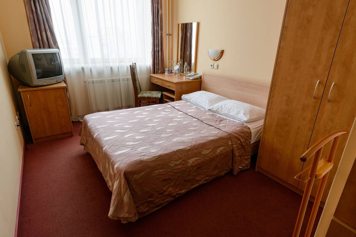 Standard Single Room, 1 Double Bed | In-room safe, desk, iron/ironing board, free WiFi