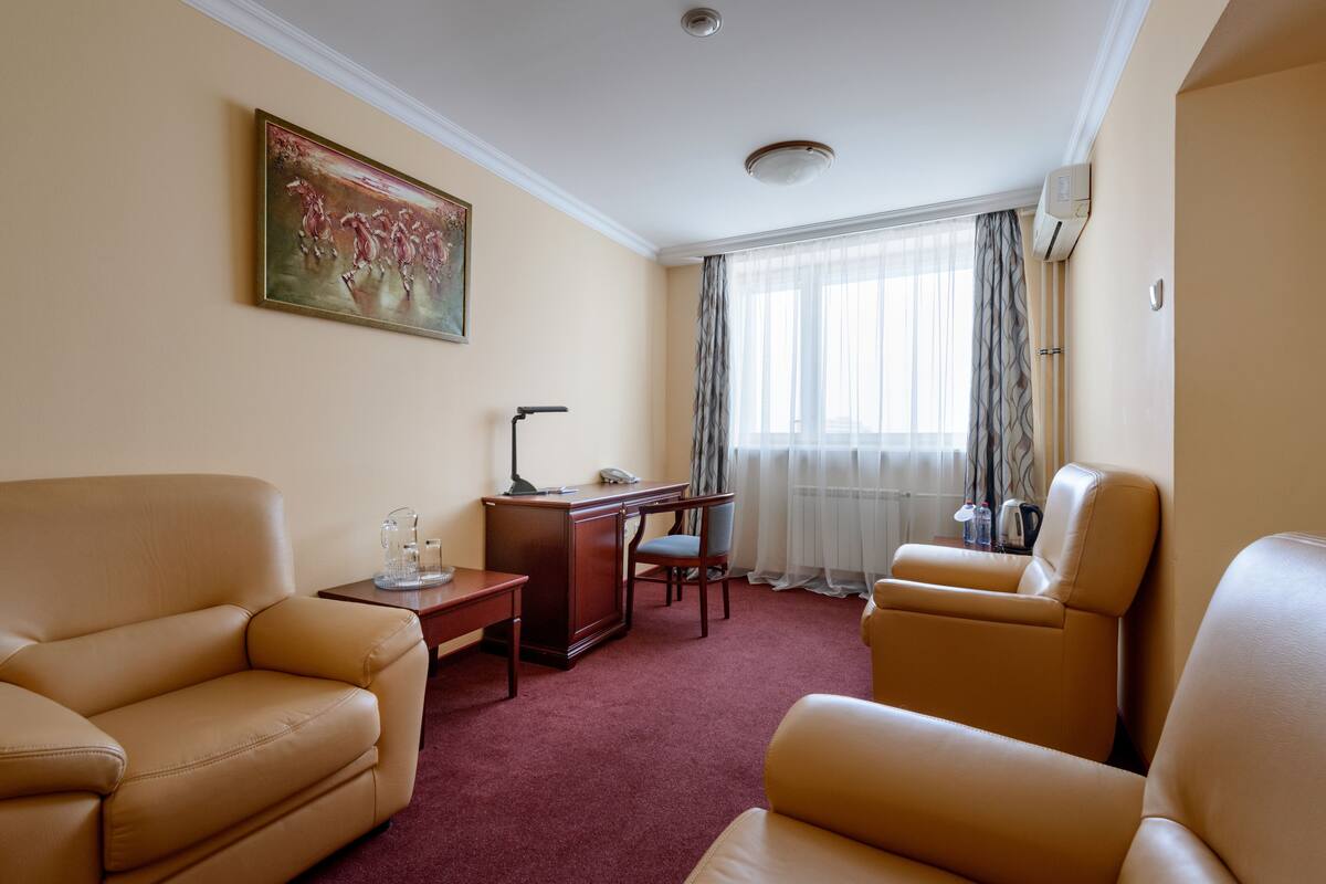 Apartment | In-room safe, desk, iron/ironing board, free WiFi