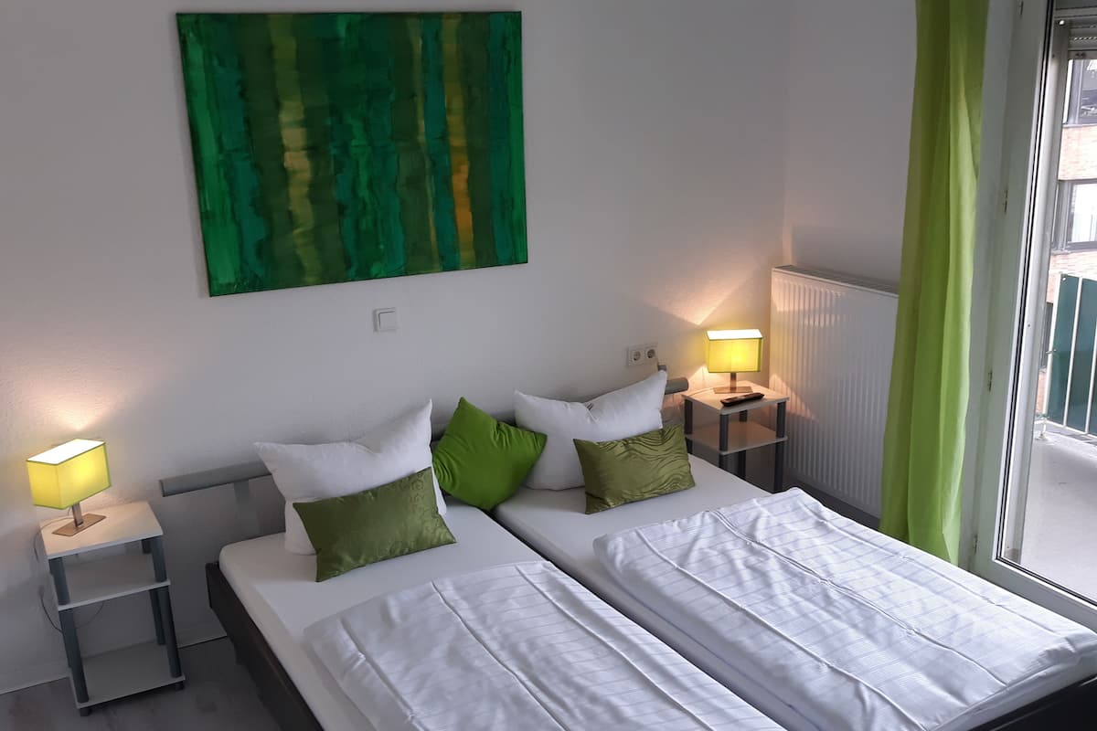 Departamento estándar, 2 habitaciones | Ropa de cama hipoalergénica, insonorización y cunas gratuitas