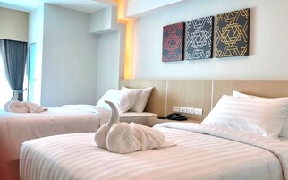 Superior Room | In-room safe, desk, laptop workspace, blackout drapes