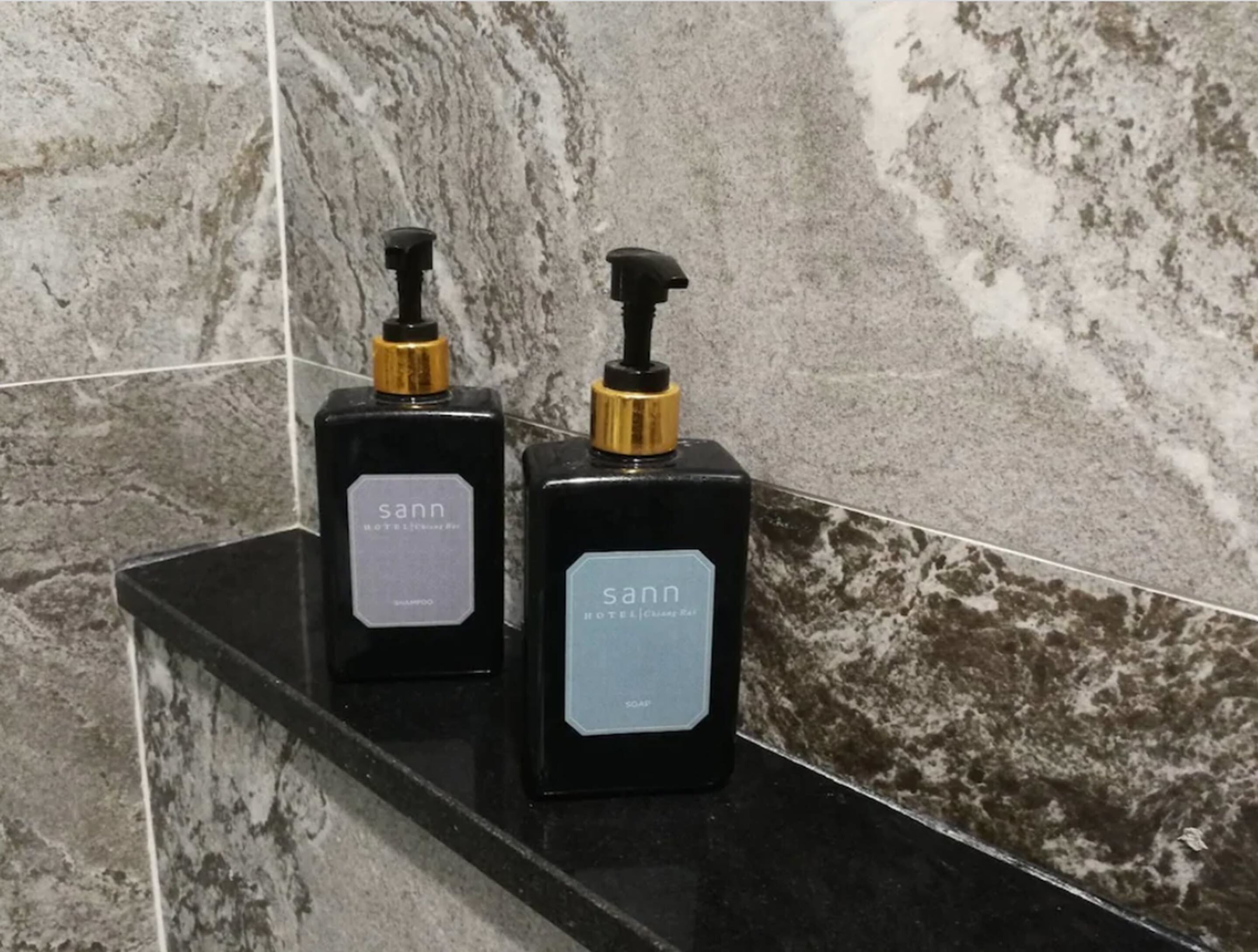 shower, rainfall showerhead, free toiletries, hair dryer