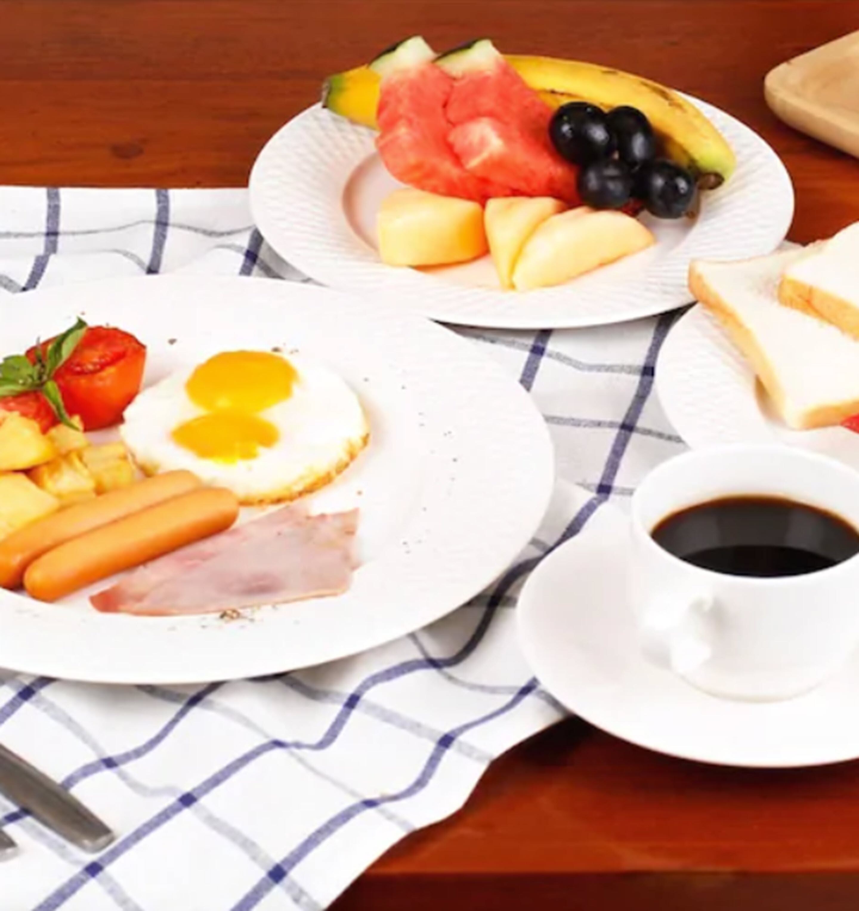 daily buffet breakfast (thb 250 per person)