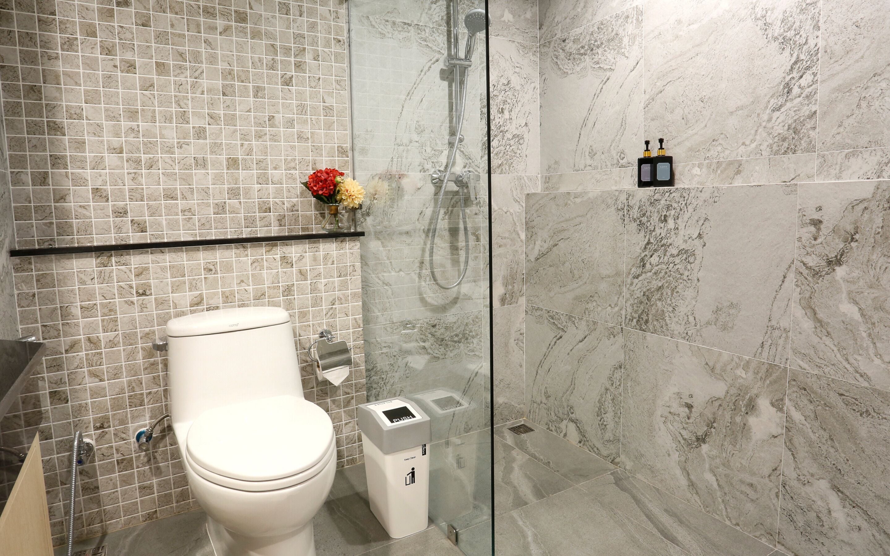 shower, rainfall showerhead, free toiletries, hair dryer