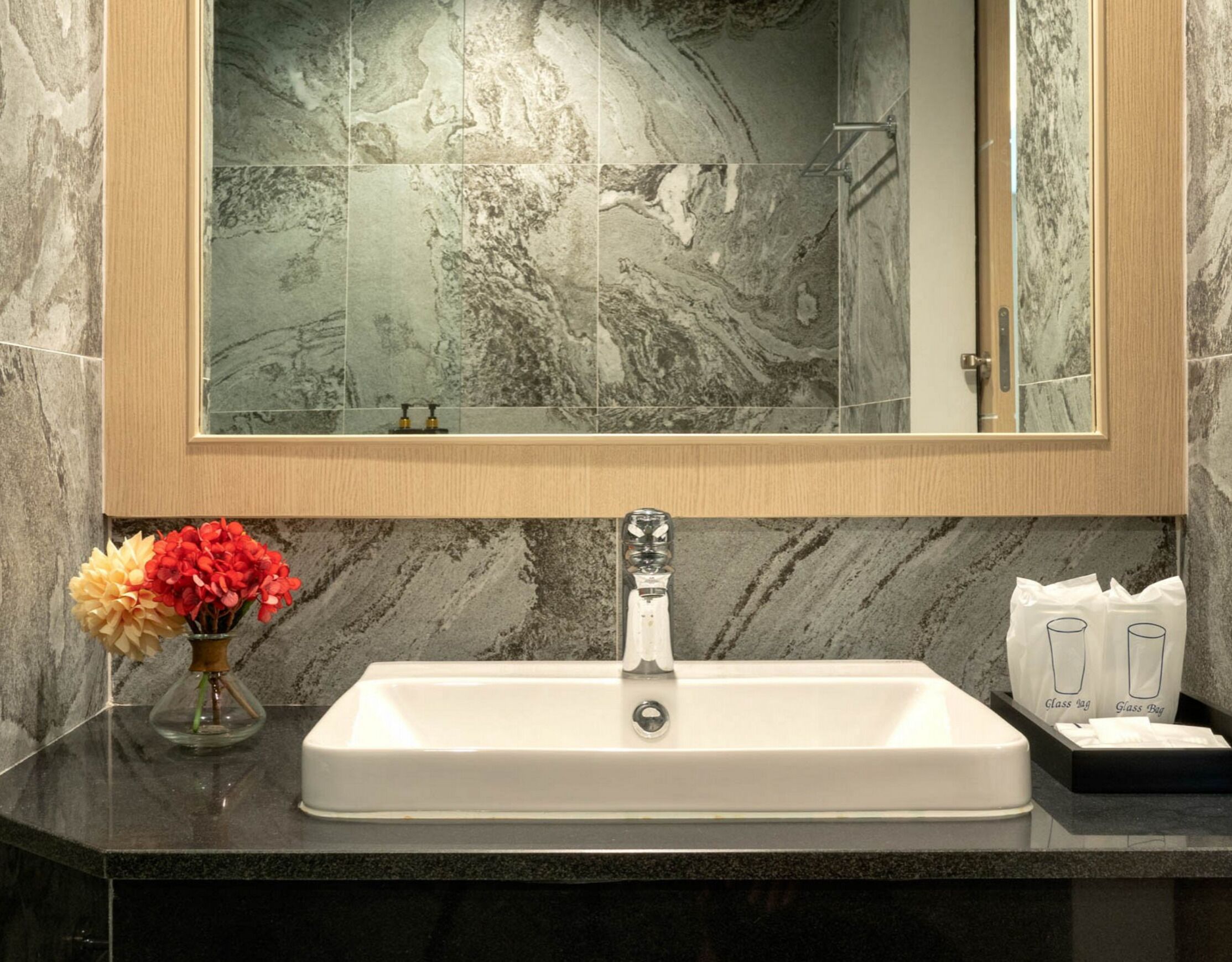 shower, rainfall showerhead, free toiletries, hair dryer