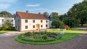 Fachada de la propiedad