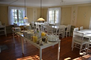 Desayuno bufé gratuito y diario