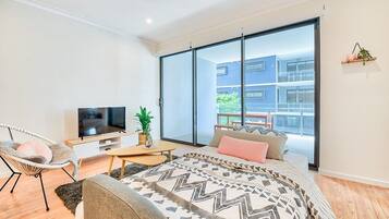 Deluxe Apartment, 2 Bedrooms | 2 bedrooms, in-room safe, iron/ironing board, free WiFi