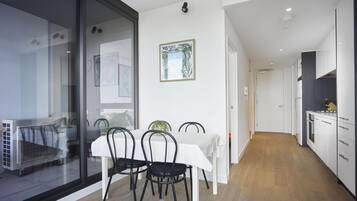 Deluxe Apartment, 1 Bedroom | In-room dining