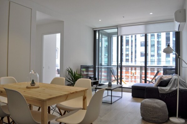 Deluxe Apartment, 2 Bedrooms | Living area