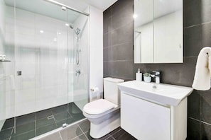 Bathroom - Luxury Living in the Heart of Brisbane (Newstead)