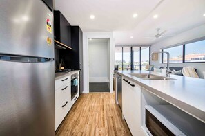 Deluxe Apartment, 2 Bedrooms | Private kitchen - Luxury Living in the Heart of Brisbane (Newstead)