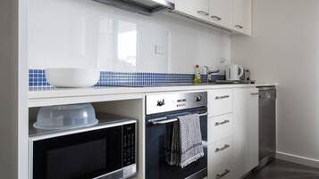 Deluxe Apartment, 1 Bedroom | Private kitchen | Fridge, microwave, oven, stovetop