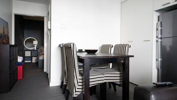 Deluxe Apartment, 1 Bedroom | In-room dining