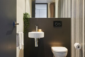 Deluxe House, 2 Bedrooms | Bathroom
